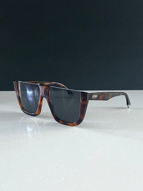 Fendi Fe40136i Shiny Havana square sunglasses